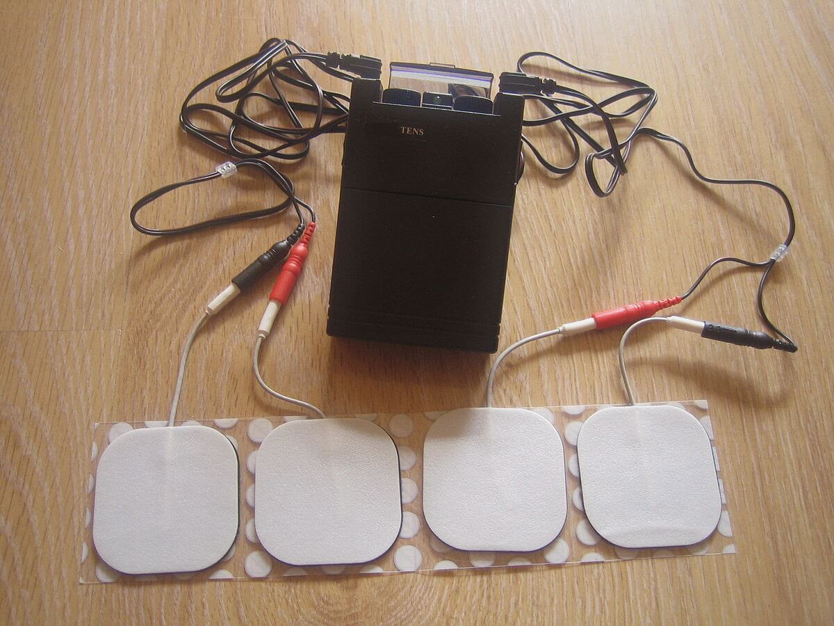 A TENS therapy device with 4 electrodes